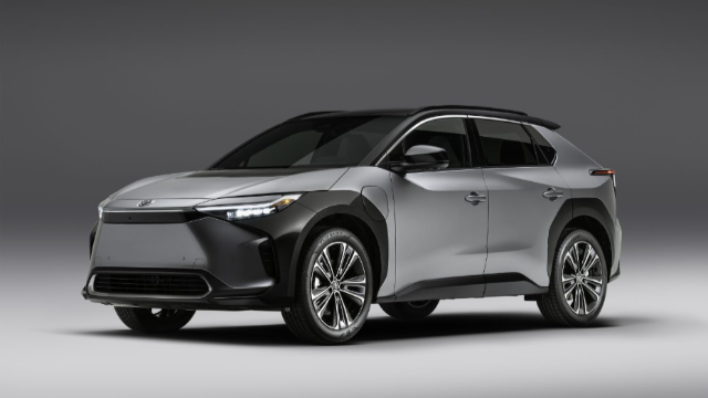 Toyota RAV4 Plug-in Hybrid: SUV Elektrifikasi Cerdas untuk Mobilitas Modern